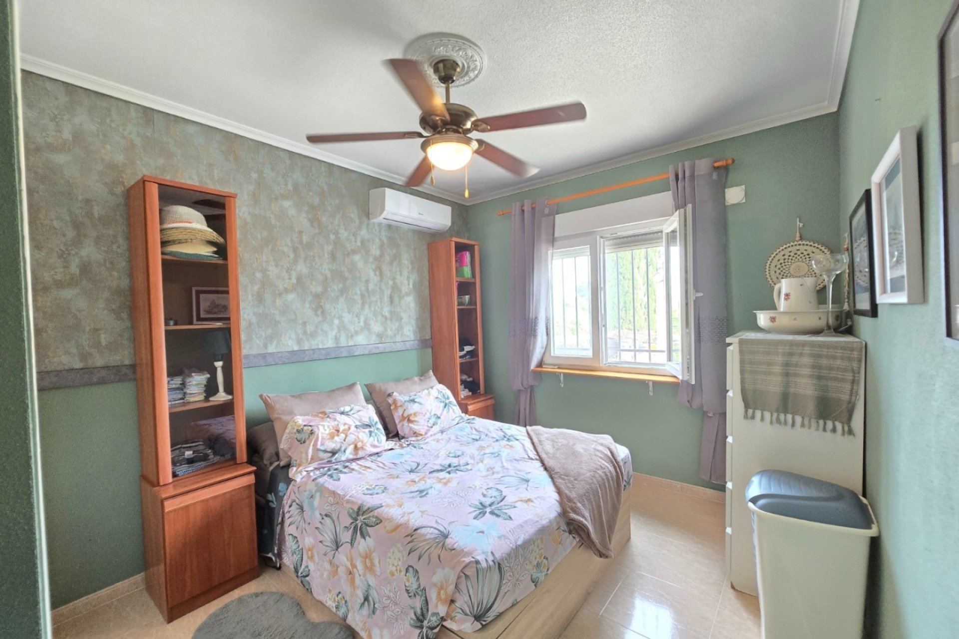 Resale - Country Property -
Dolores