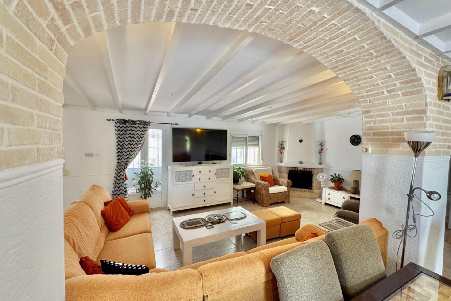 Resale - Country Property -
Dolores