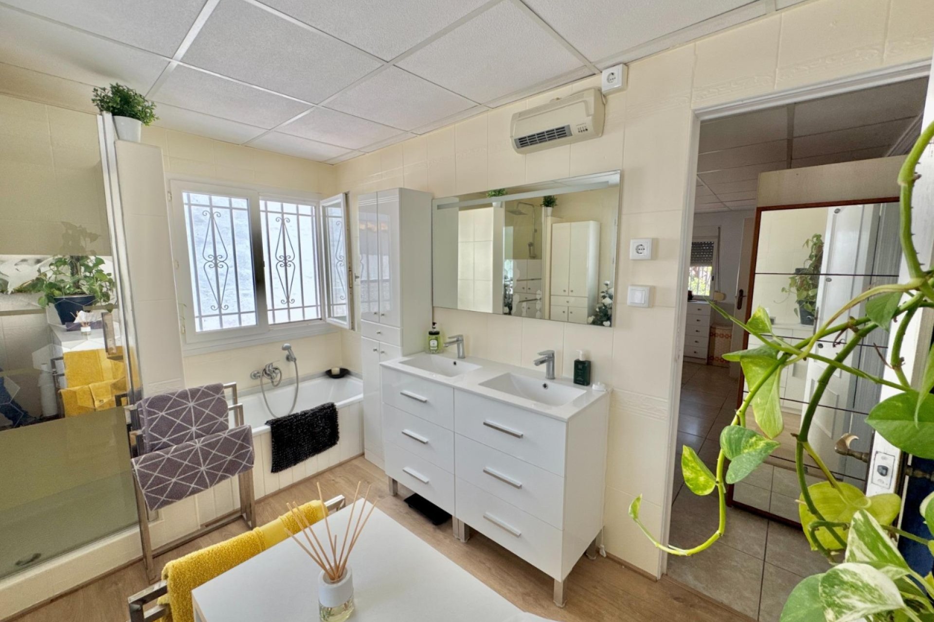 Resale - Country Property -
Dolores