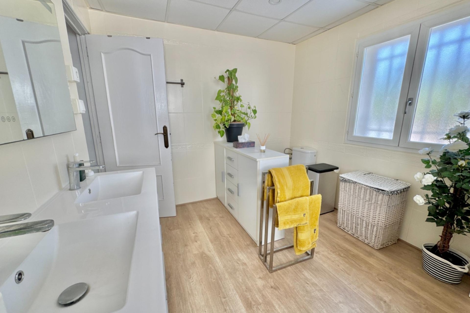 Resale - Country Property -
Dolores