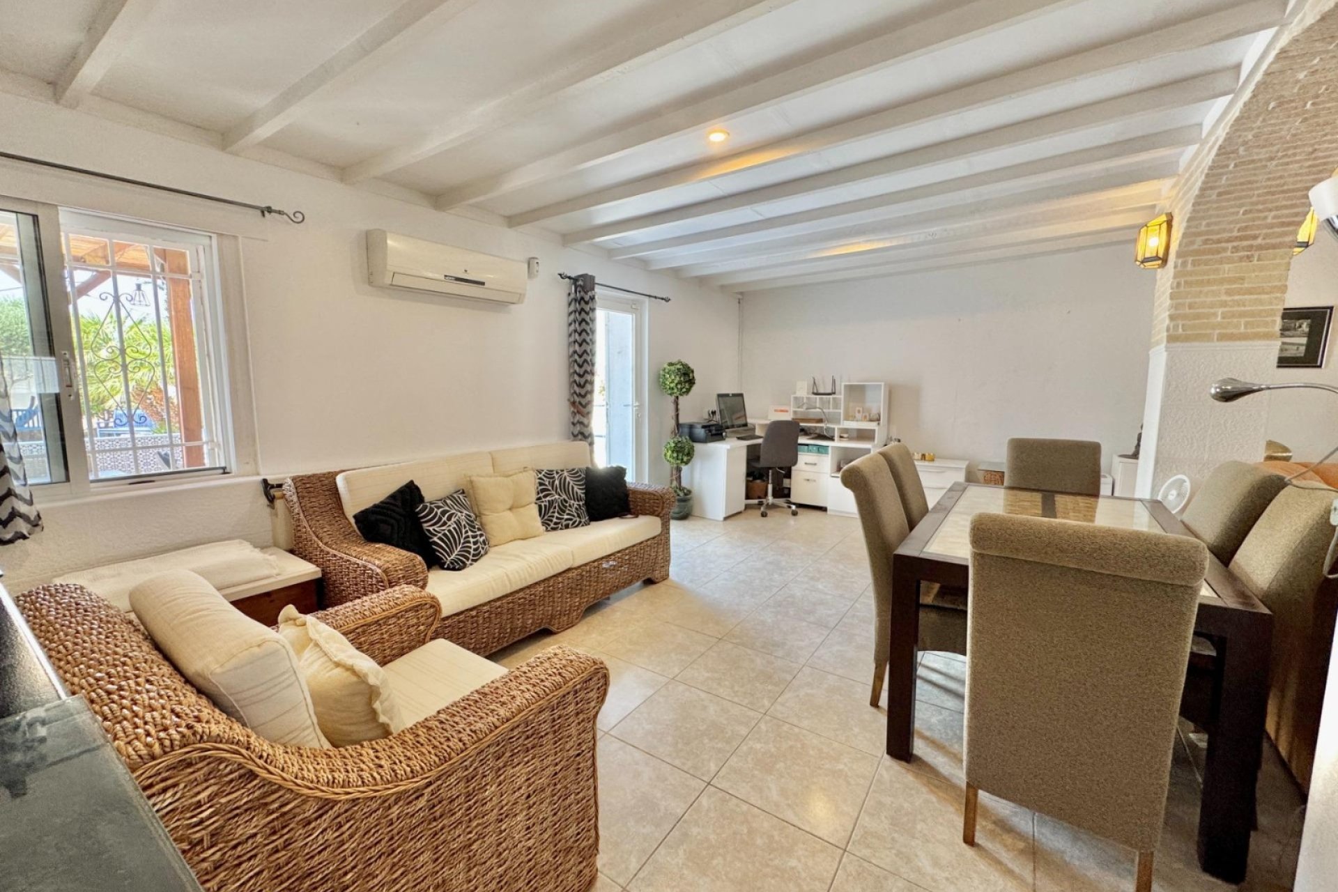 Resale - Country Property -
Dolores