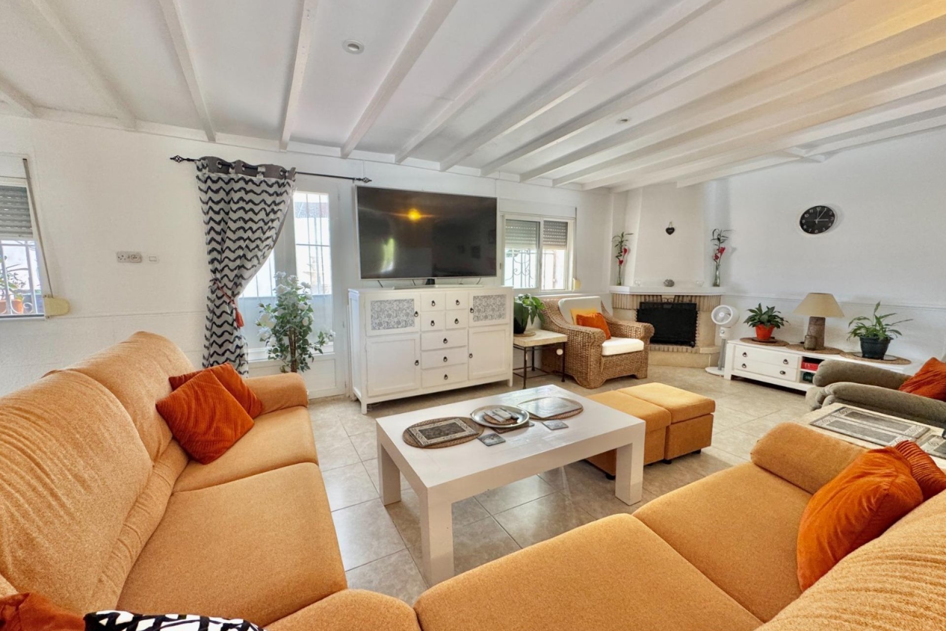 Resale - Country Property -
Dolores