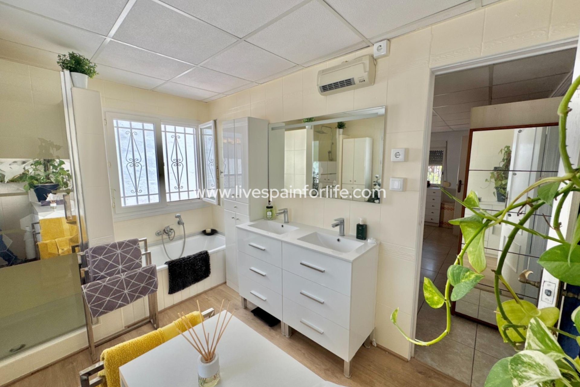 Resale - Country Property -
Dolores