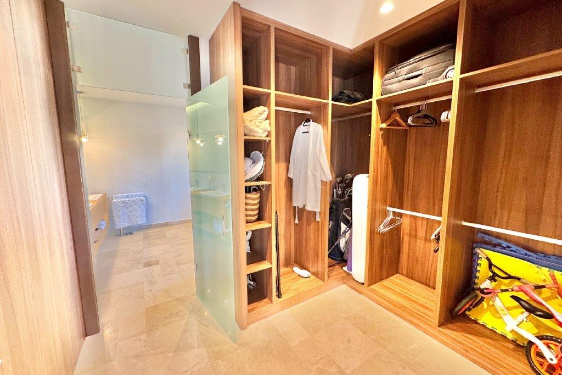 Resale - Country Property -
Dolores