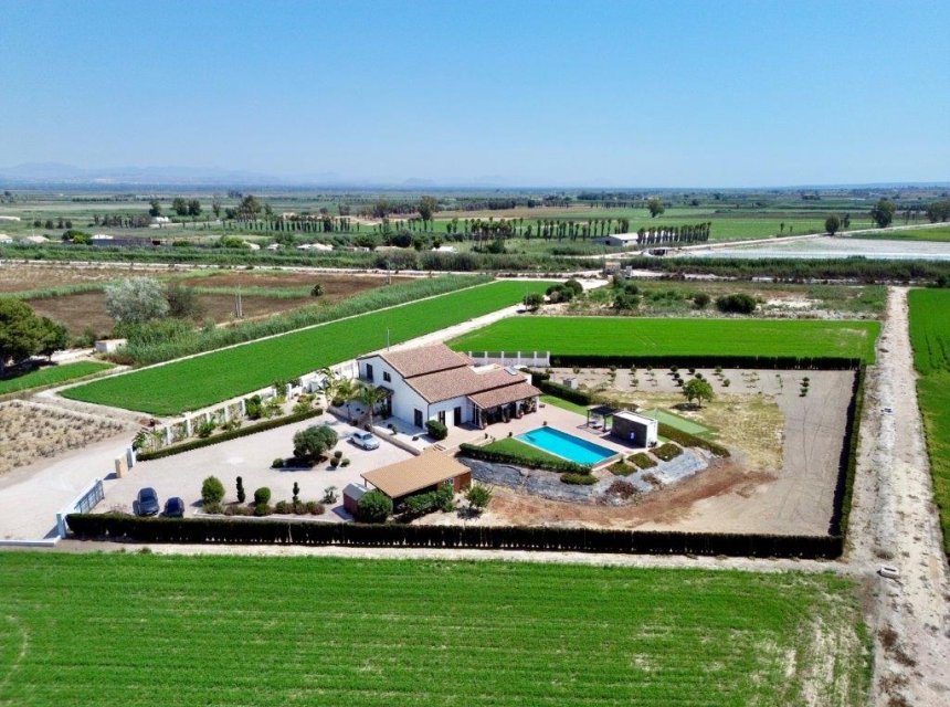 Resale - Country Property -
Dolores