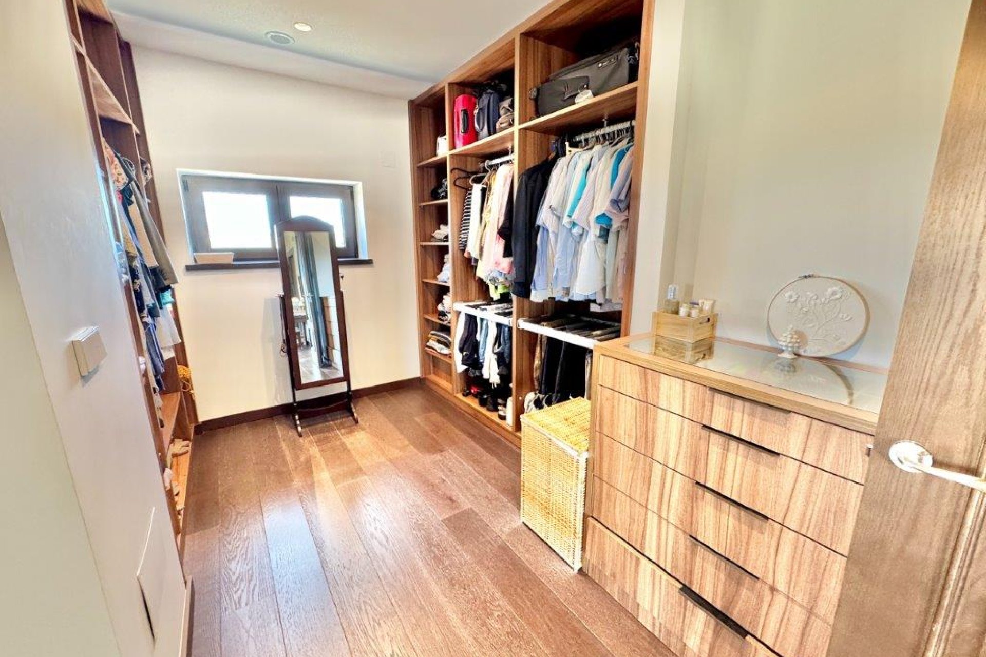 Resale - Country Property -
Dolores