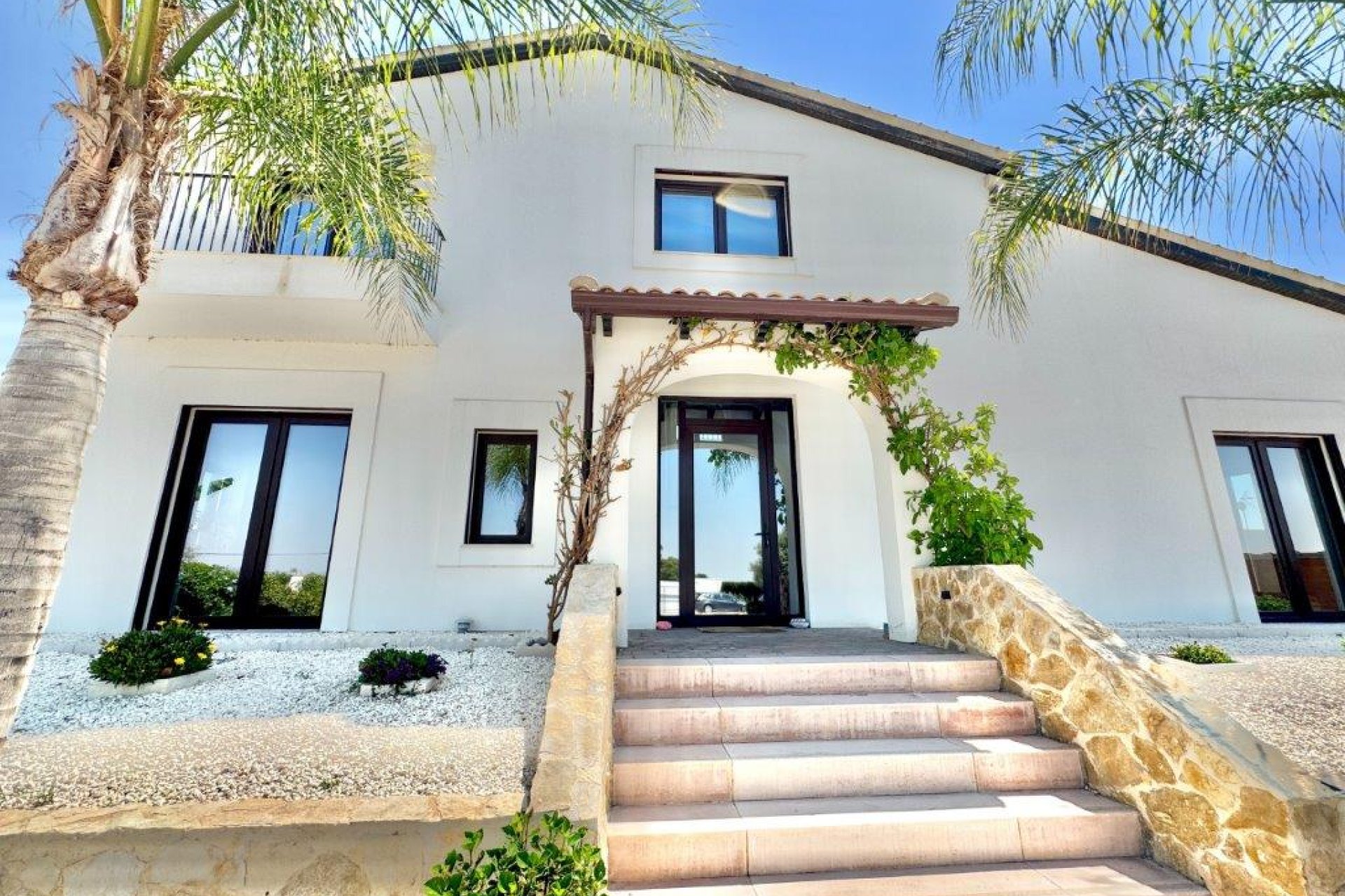 Resale - Country Property -
Dolores