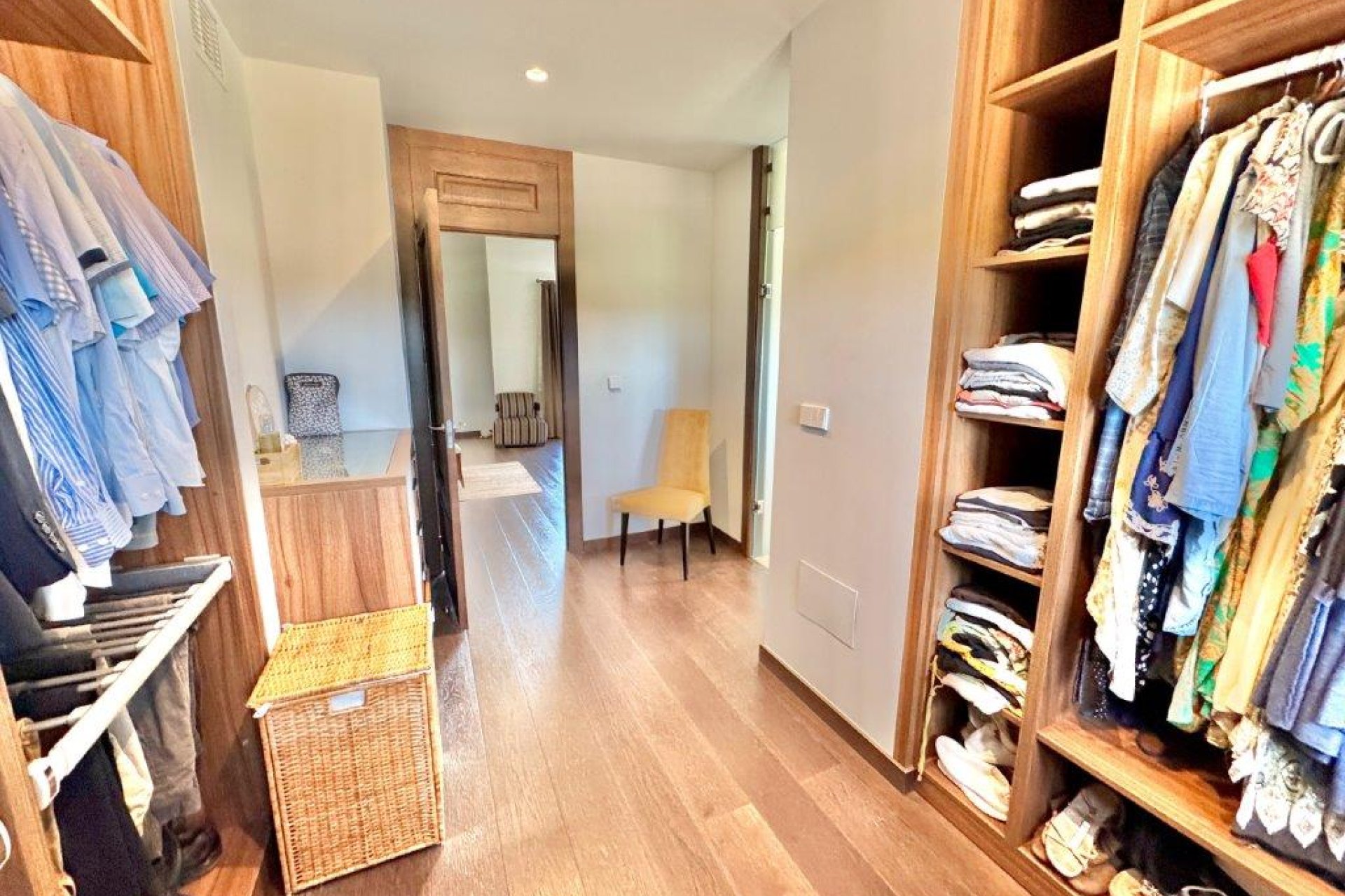 Resale - Country Property -
Dolores