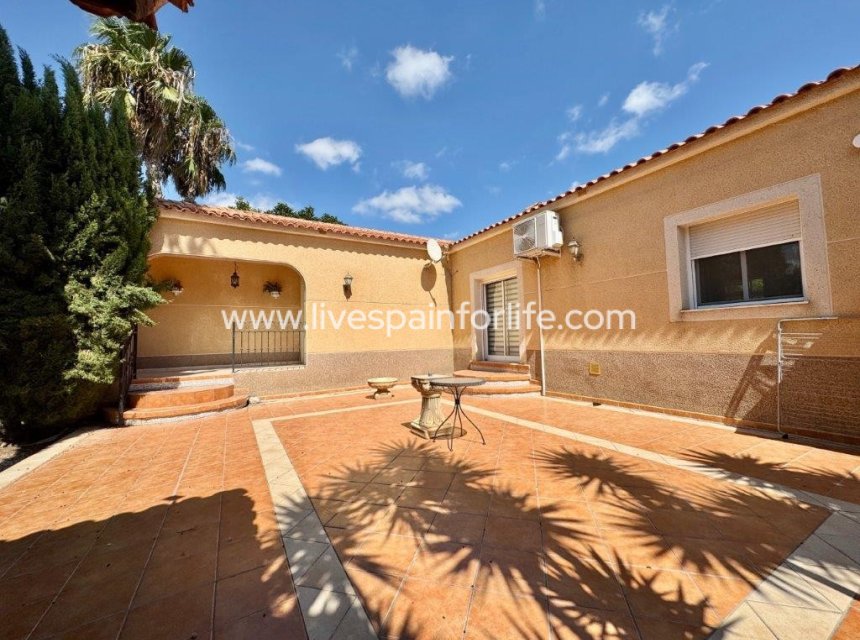 Resale - Country Property -
Dolores