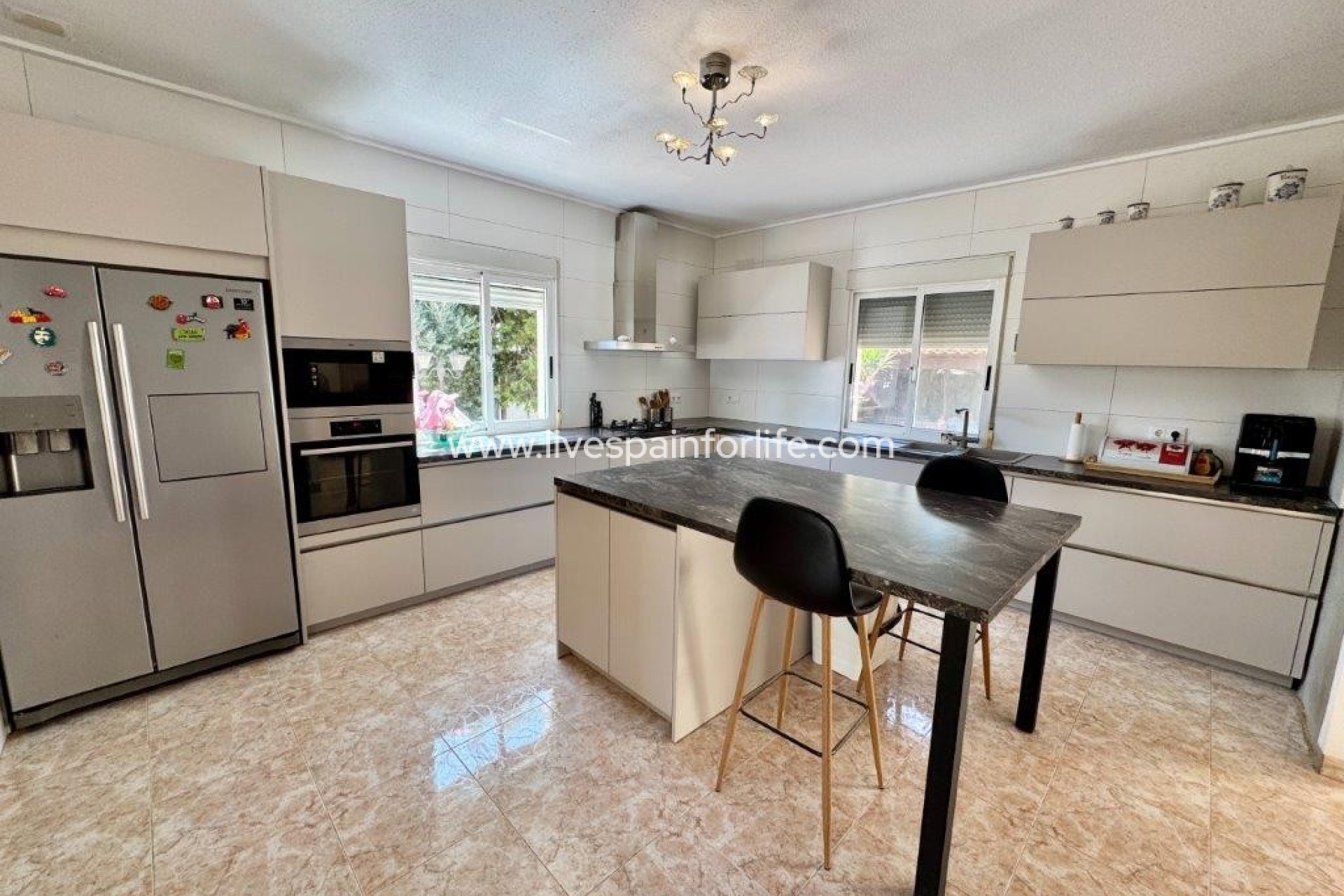 Resale - Country Property -
Dolores