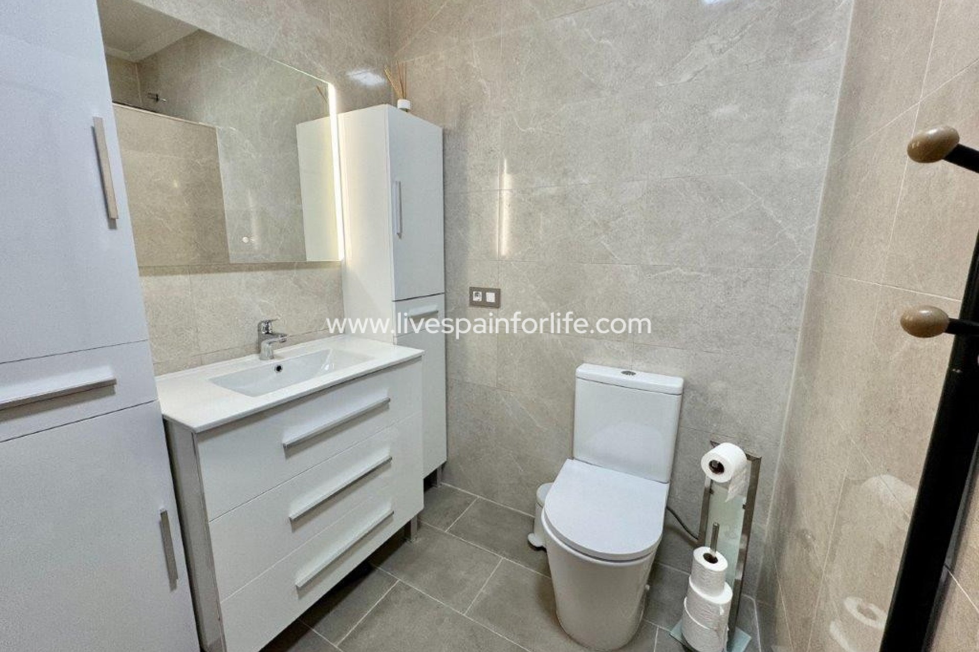 Resale - Country Property -
Dolores