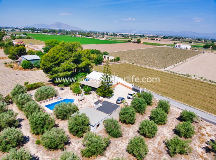 Resale - Country Property -
Dolores