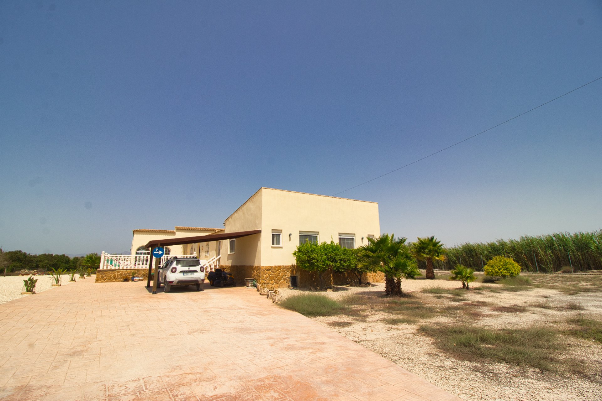 Resale - Country Property -
Dolores