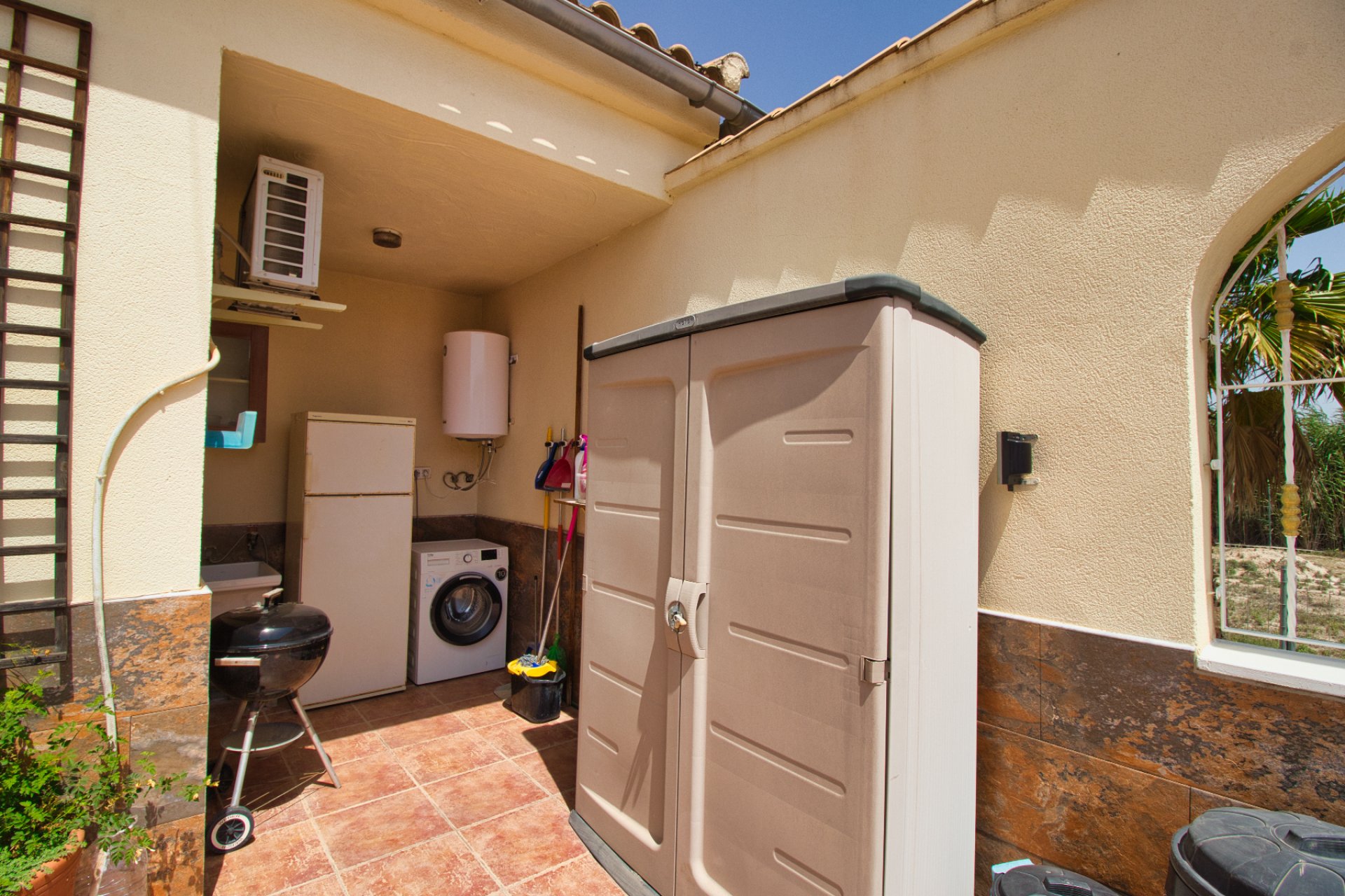 Resale - Country Property -
Dolores