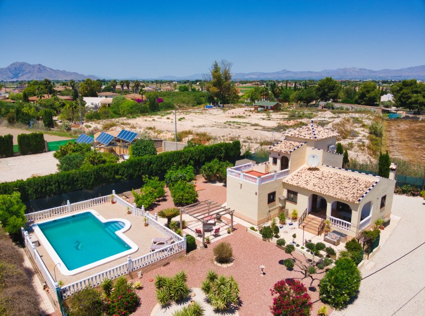 Resale - Country Property -
Dolores