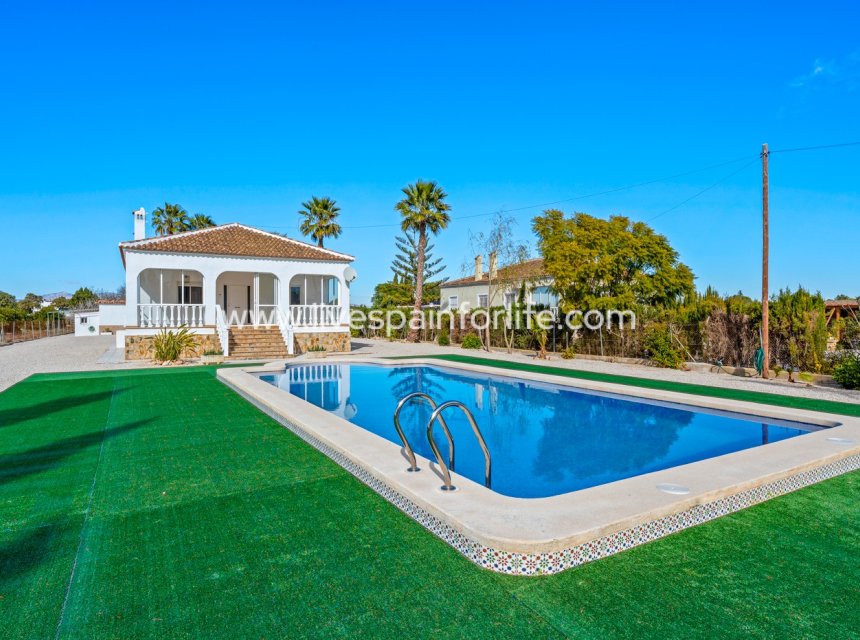 Resale - Country Property -
Dolores