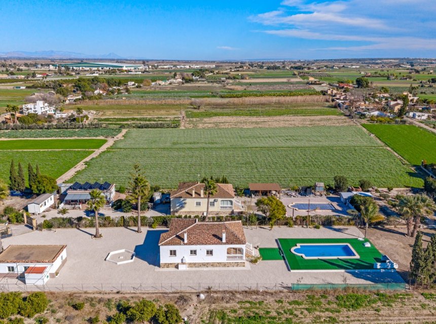 Resale - Country Property -
Dolores