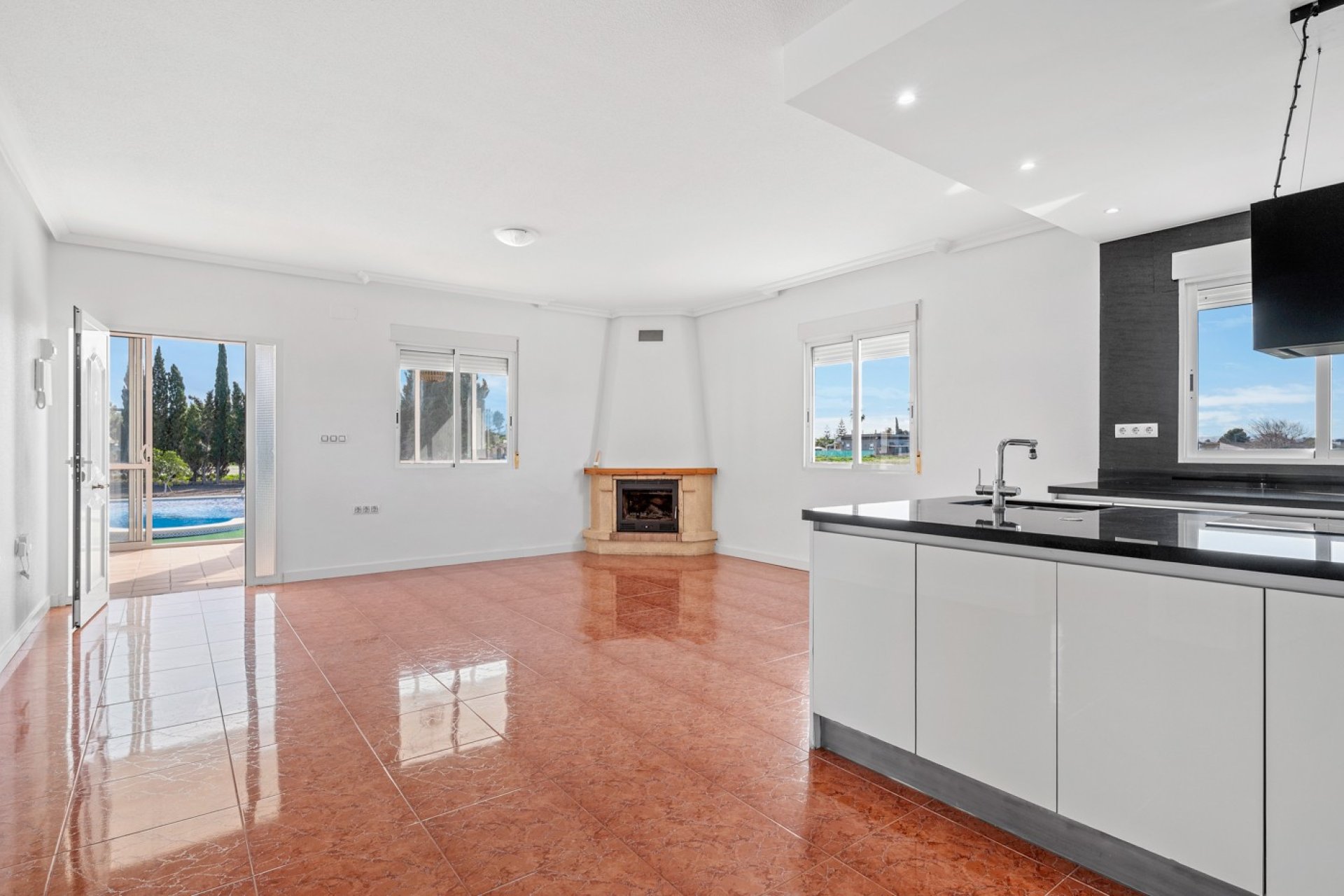 Resale - Country Property -
Dolores