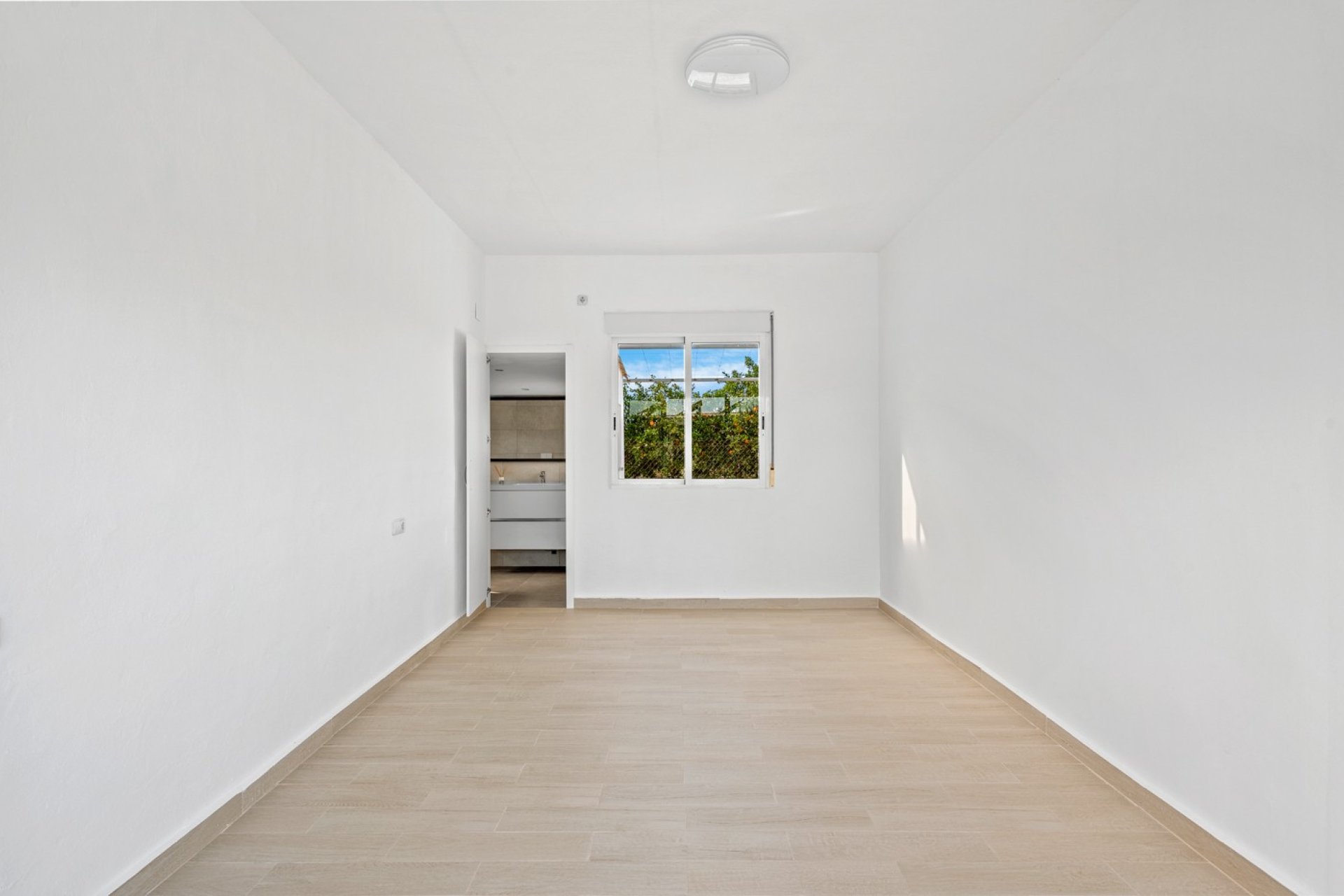 Resale - Country Property -
Dolores