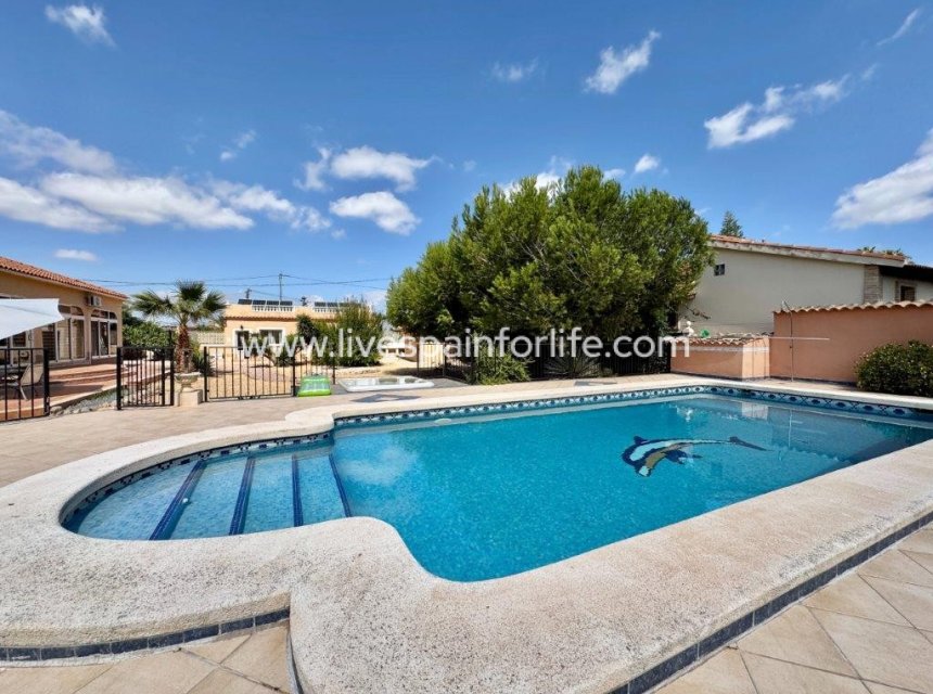 Resale - Country Property -
Dolores