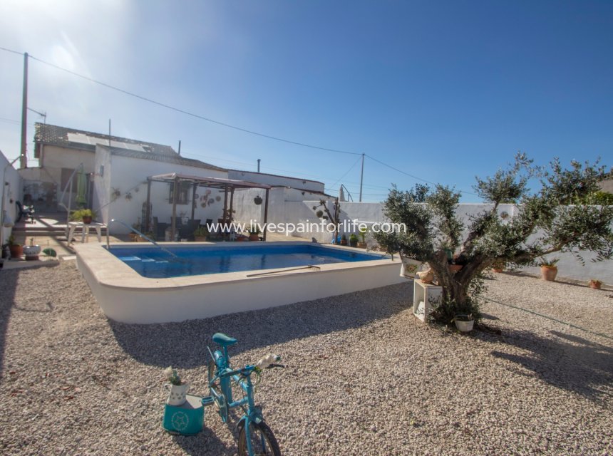 Resale - Country Property -
Dolores