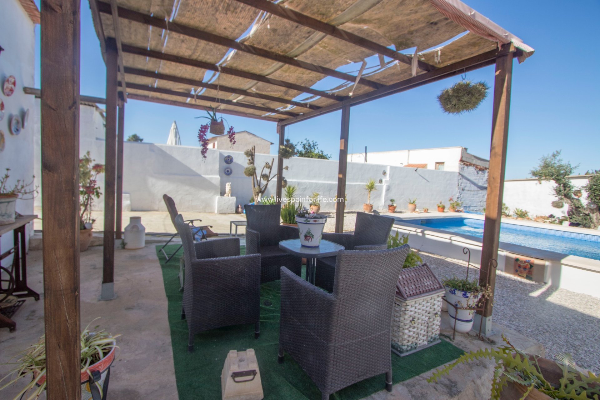 Resale - Country Property -
Dolores