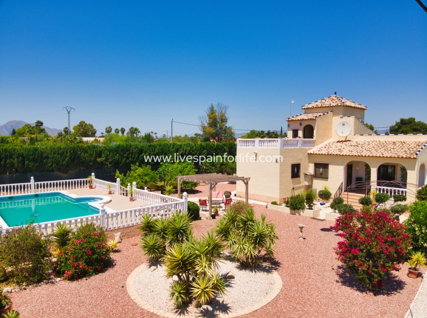 Resale - Country Property -
Dolores