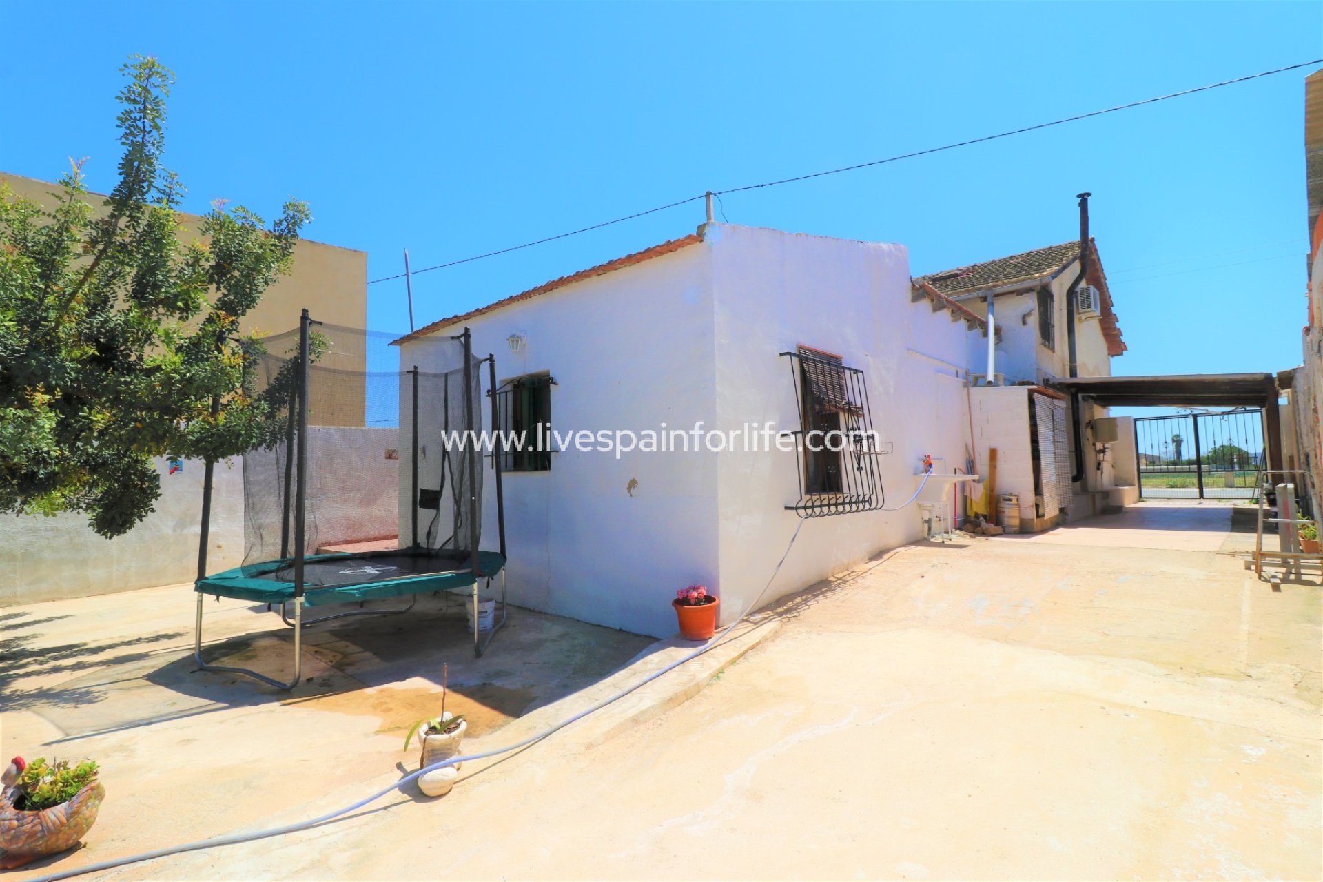 Resale - Country Property -
Dolores