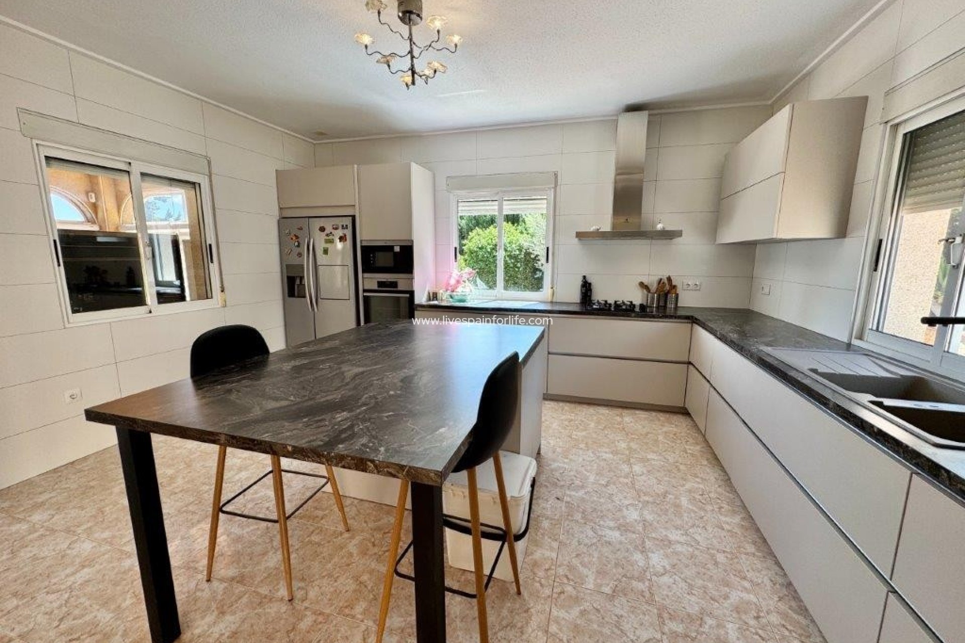 Resale - Country Property -
Dolores