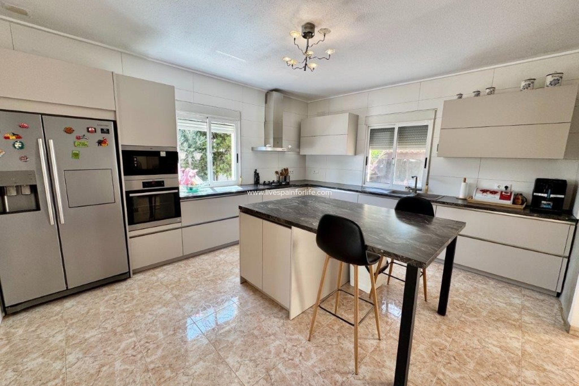 Resale - Country Property -
Dolores