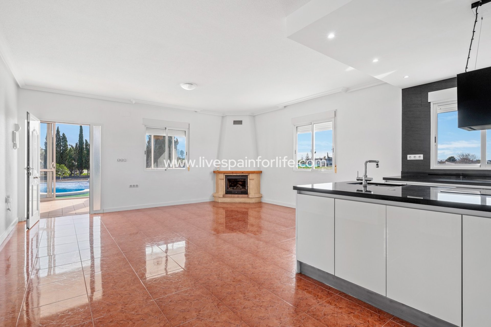 Resale - Country Property -
Dolores