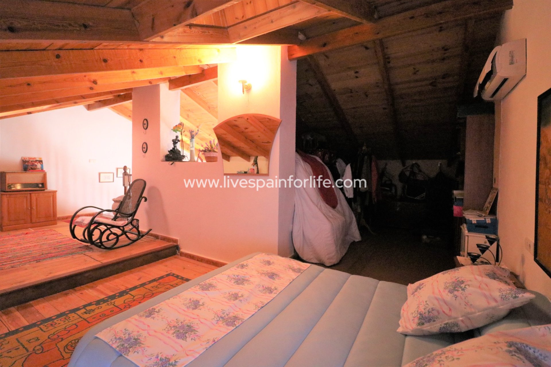 Resale - Country Property -
Dolores