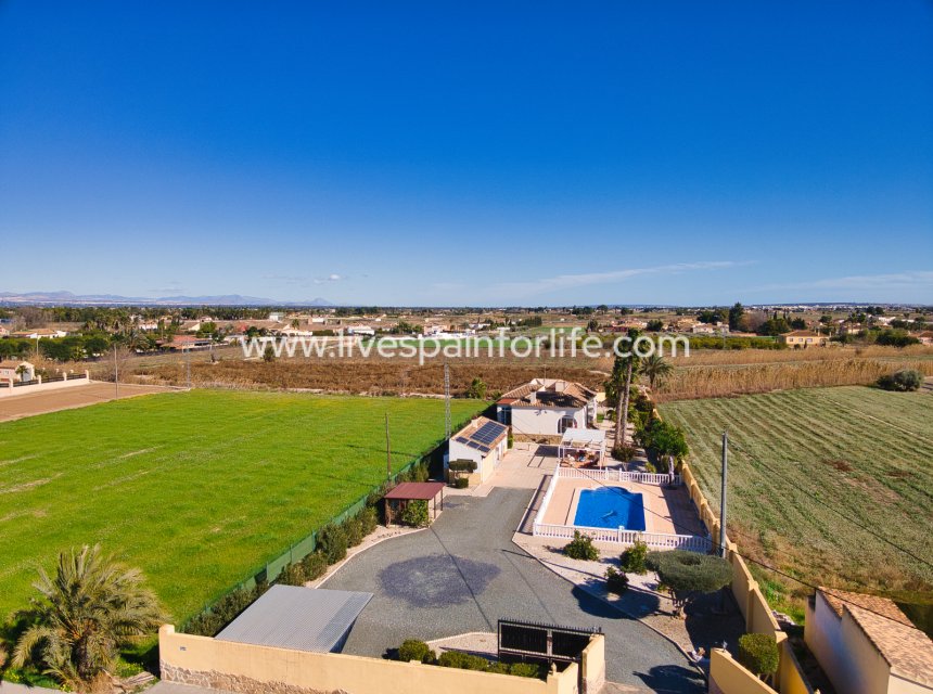 Resale - Country Property -
Dolores