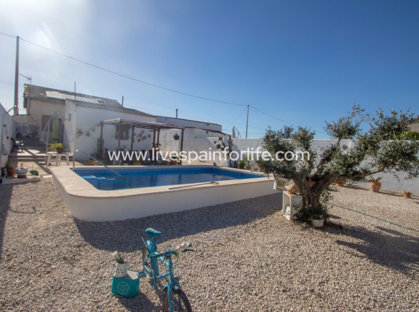 Resale - Country Property -
Dolores