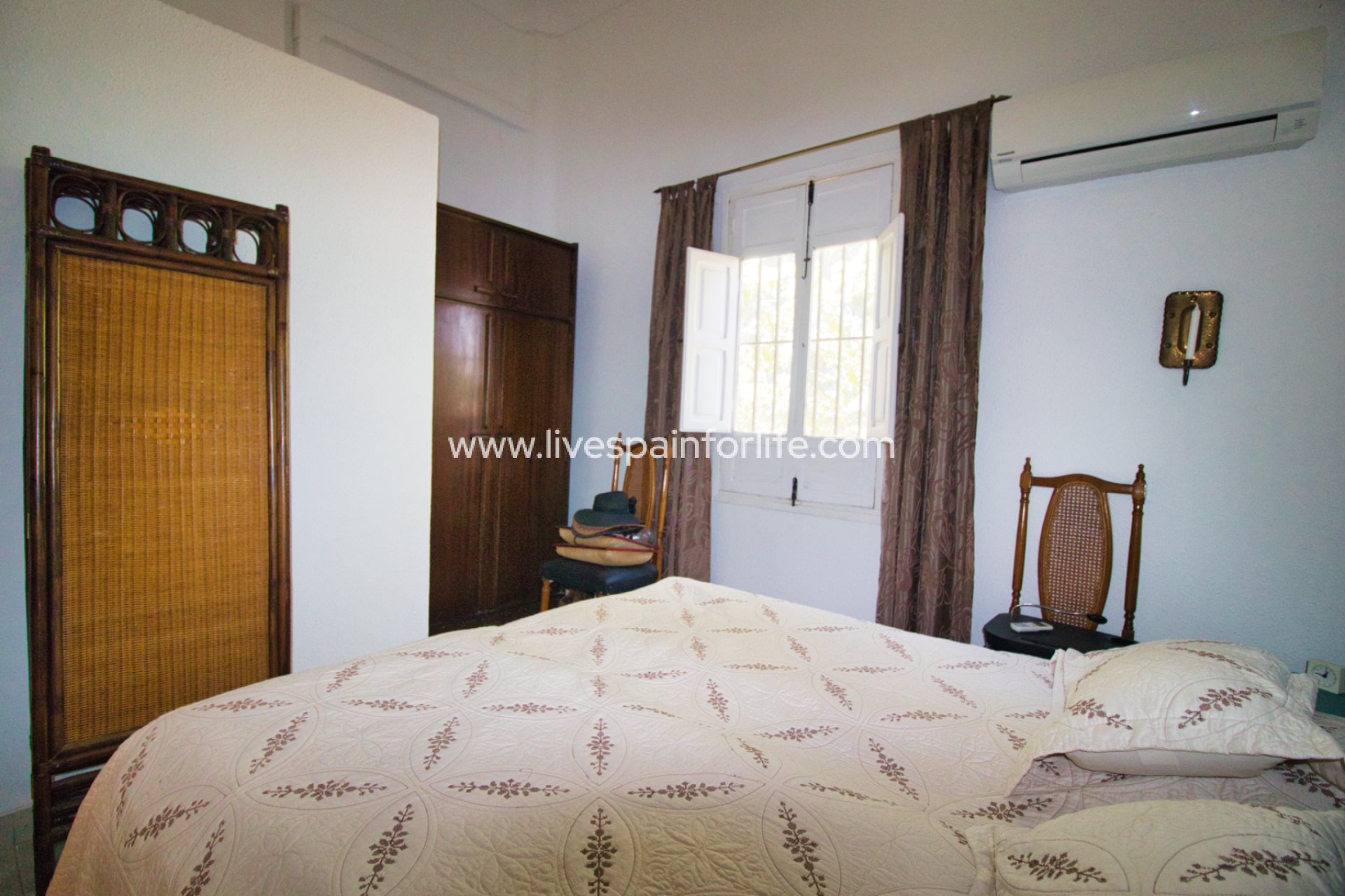 Resale - Country Property -
Dolores