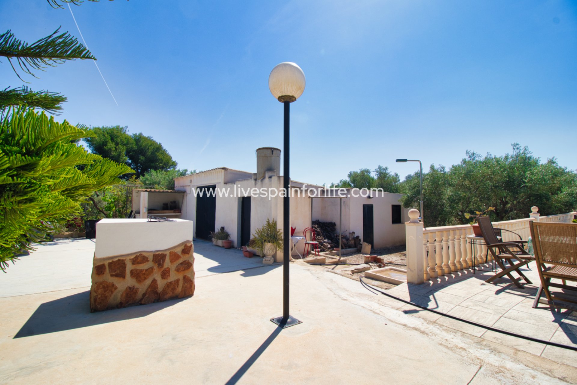 Resale - Country Property -
Dolores