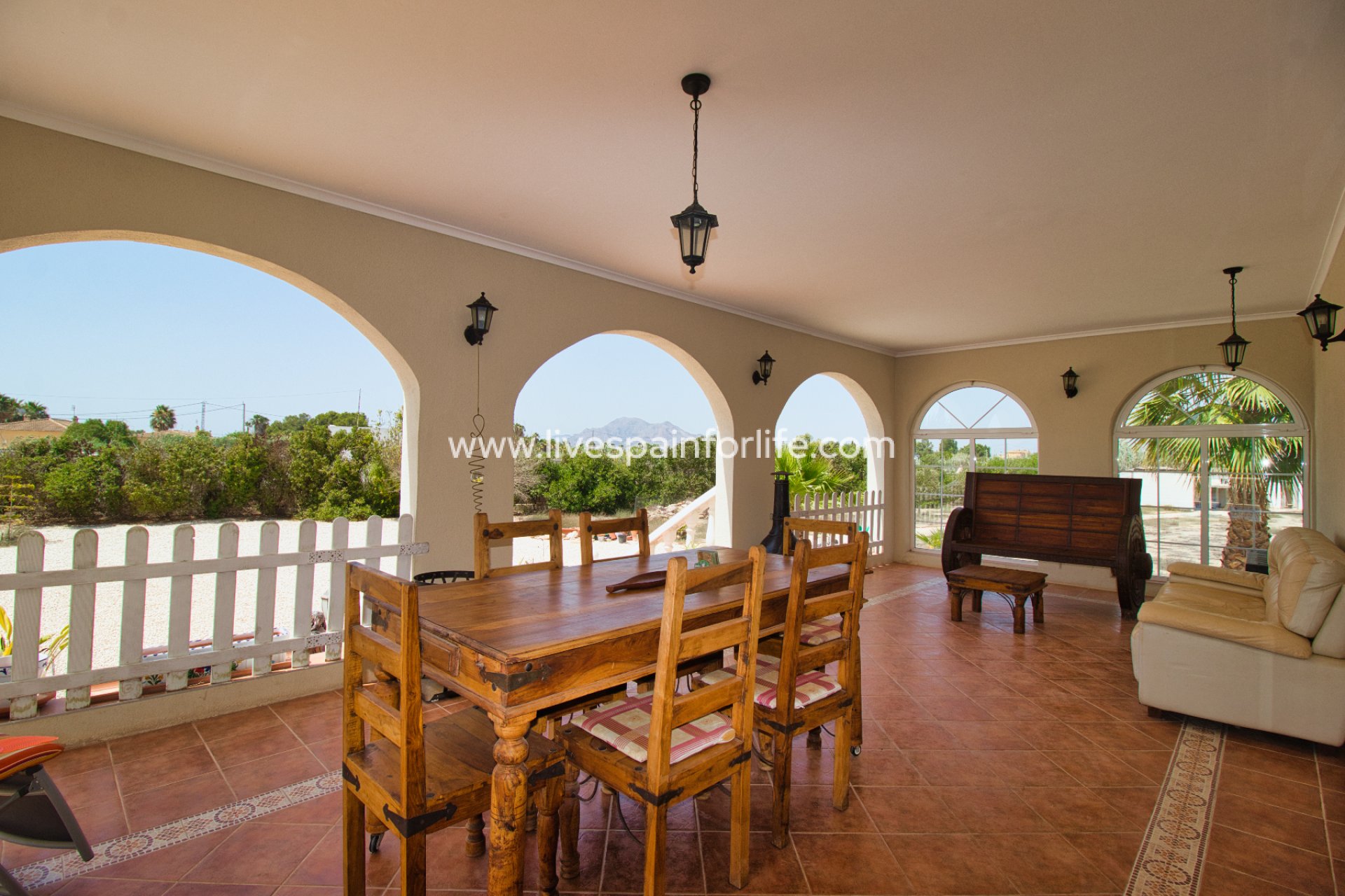 Resale - Country Property -
Dolores