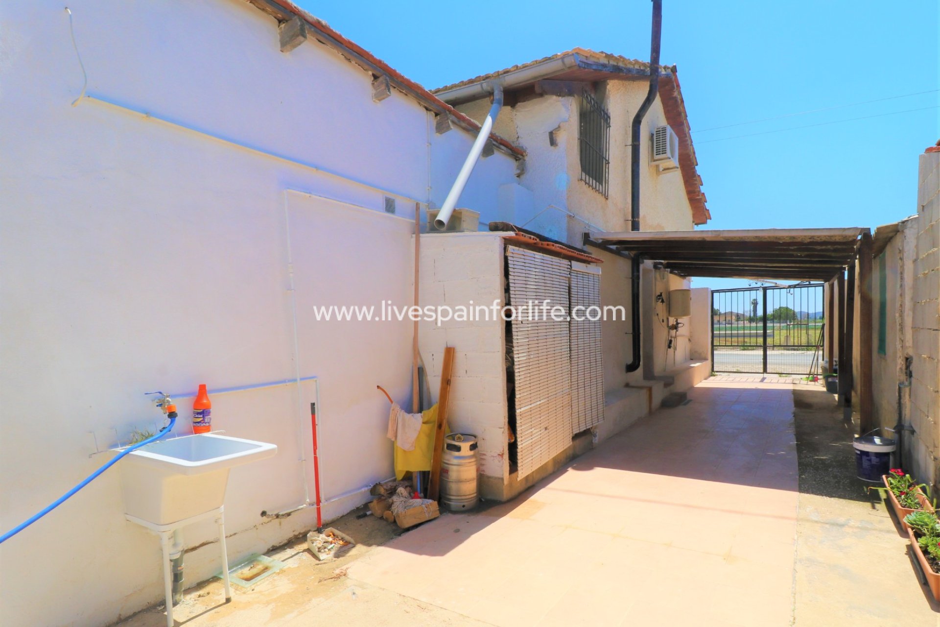 Resale - Country Property -
Dolores