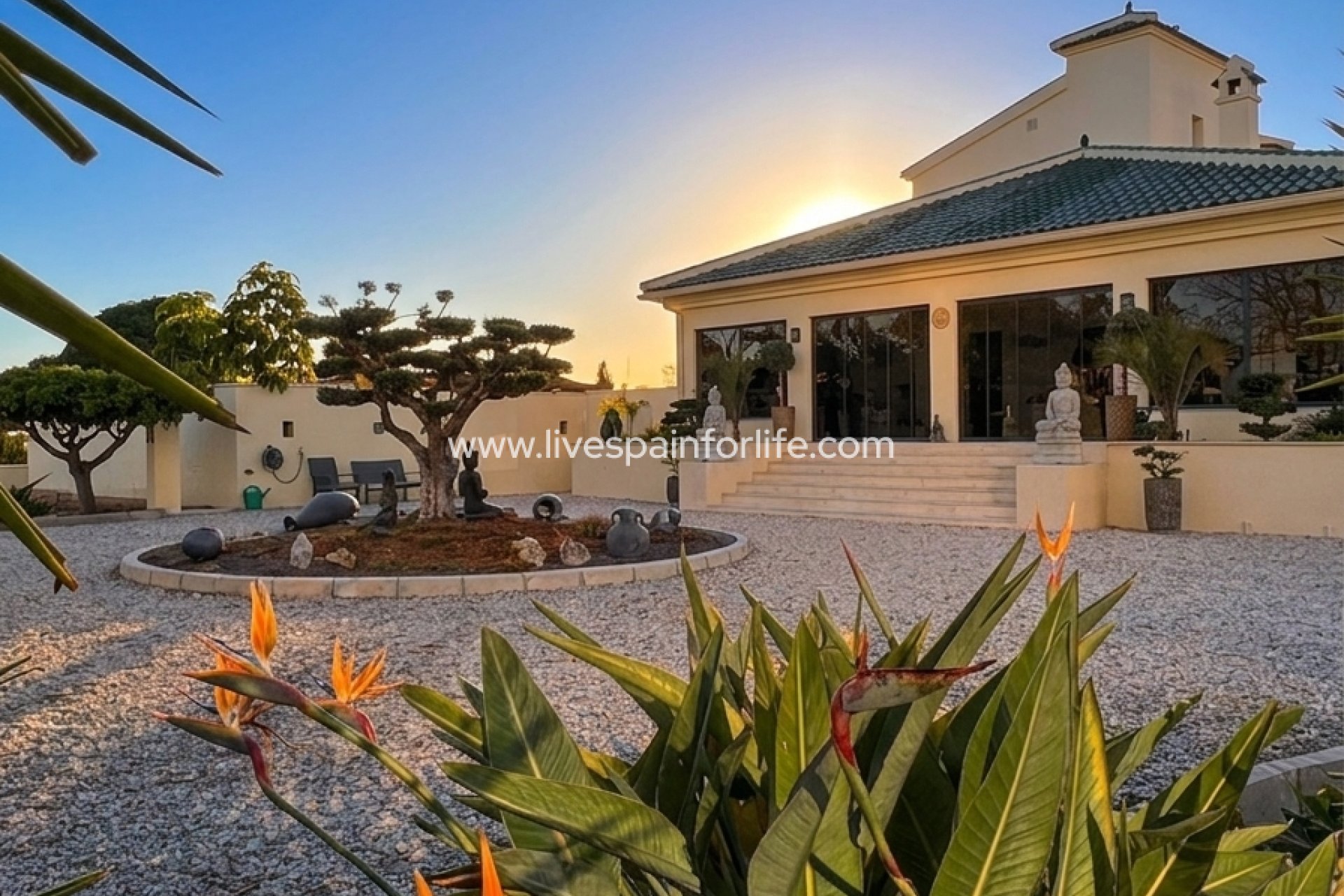 Resale - Country Property -
Dolores