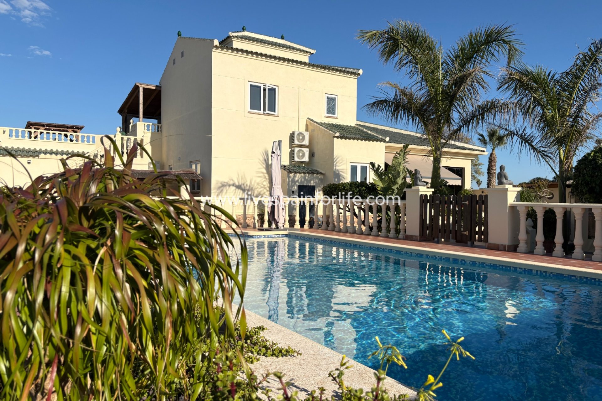 Resale - Country Property -
Dolores