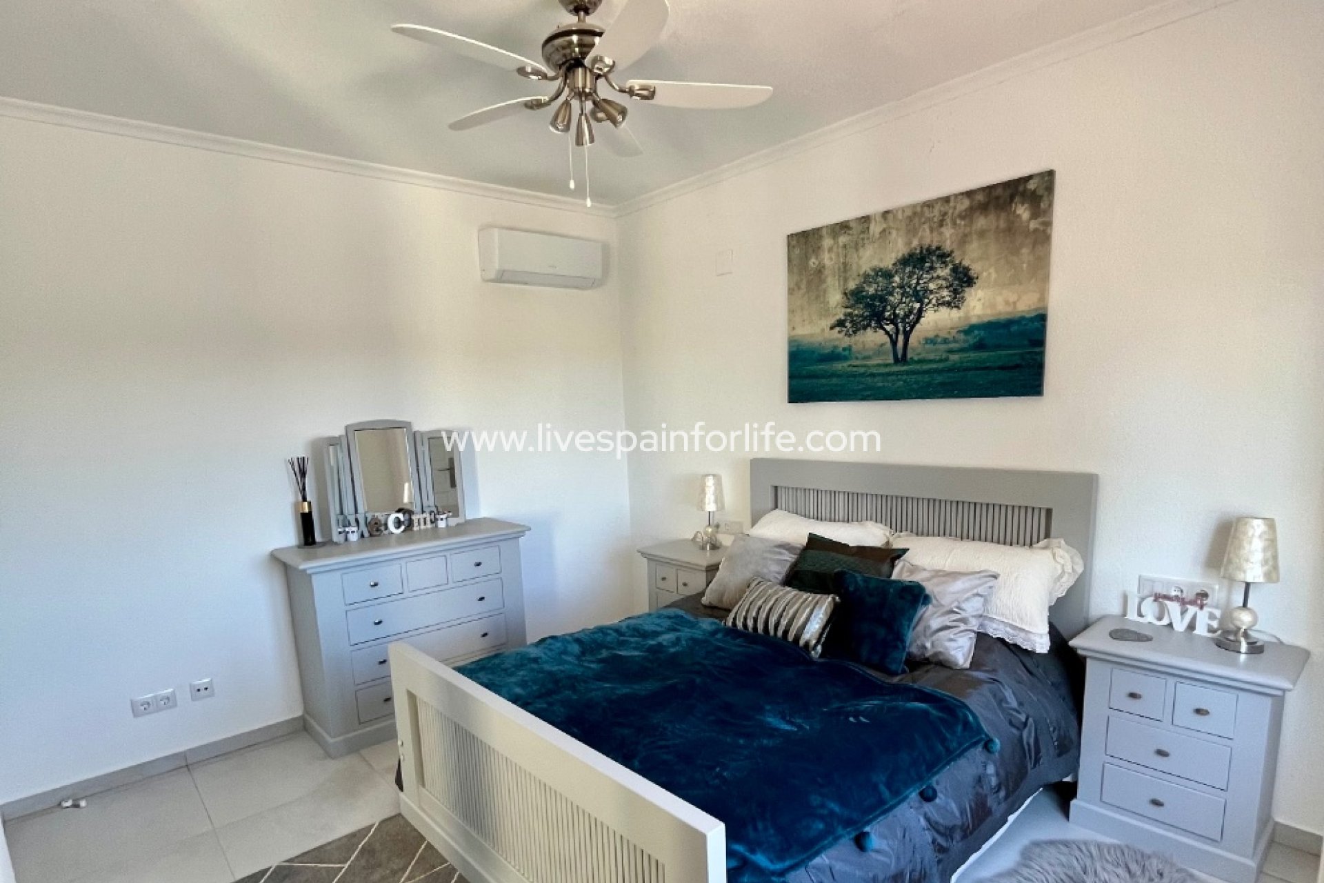 Resale - Country Property -
Dolores