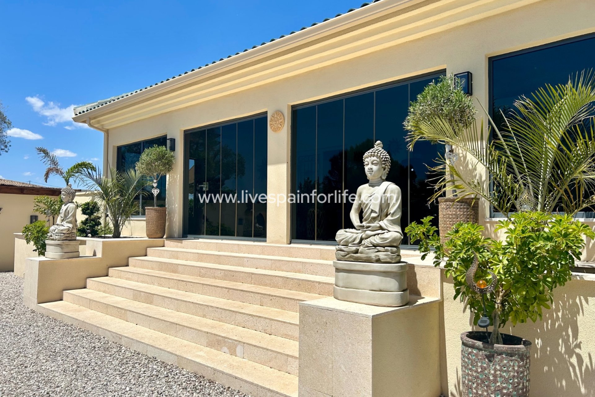 Resale - Country Property -
Dolores