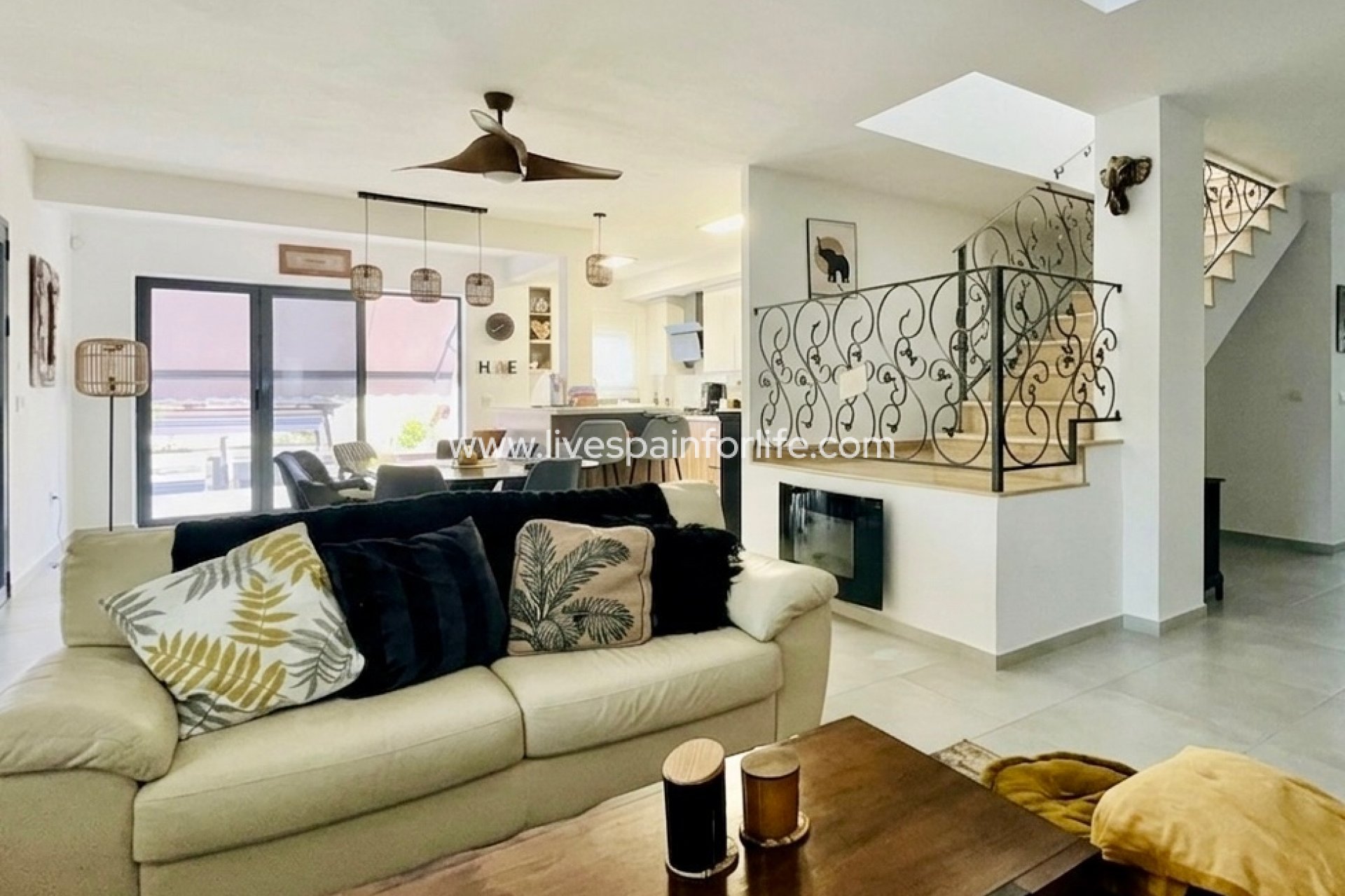 Resale - Country Property -
Dolores