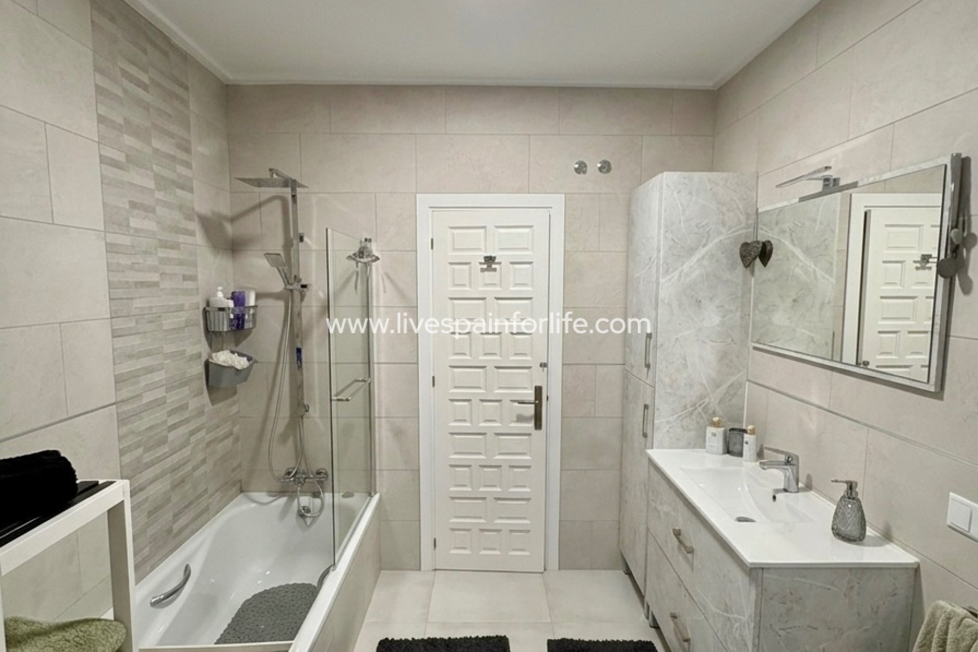 Resale - Country Property -
Dolores