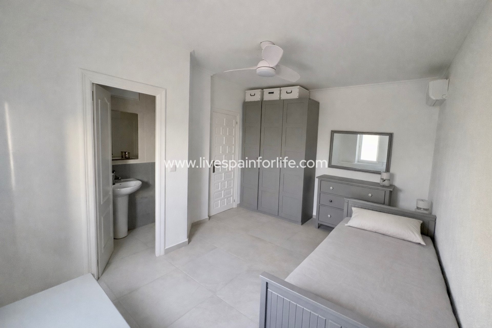 Resale - Country Property -
Dolores