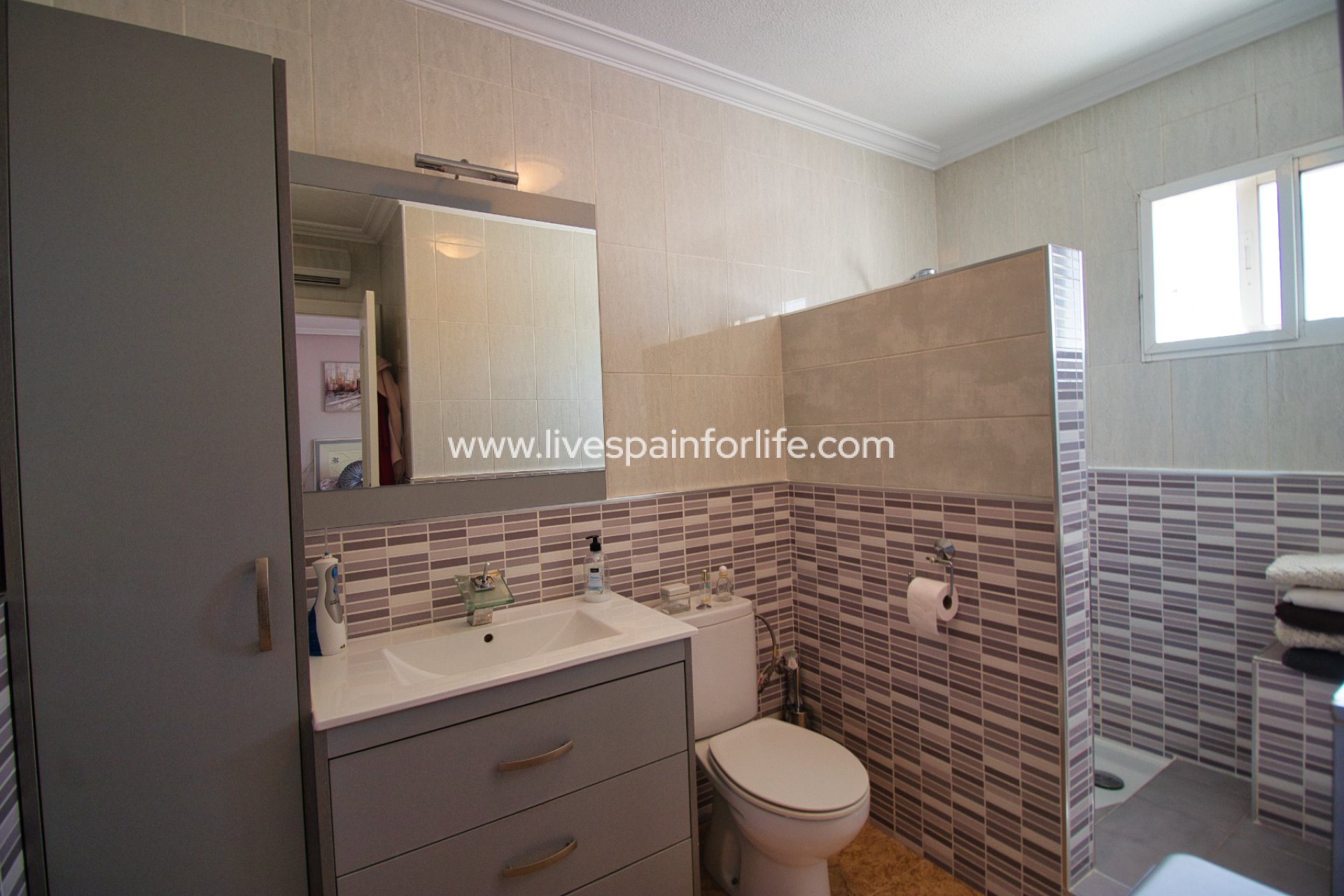 Resale - Country Property -
Dolores