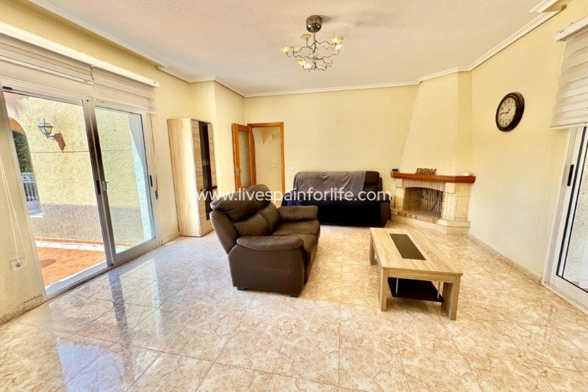 Resale - Country Property -
Dolores