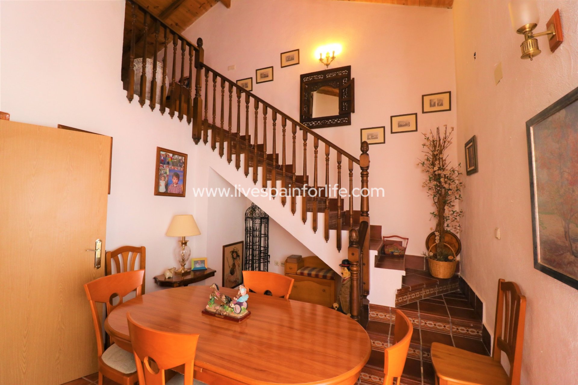Resale - Country Property -
Dolores