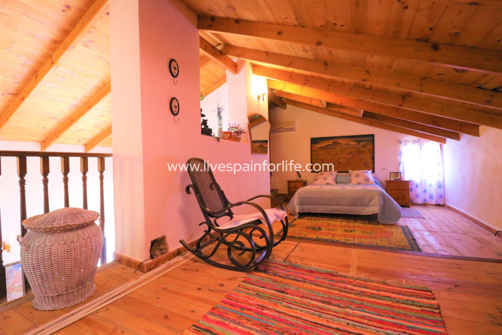 Resale - Country Property -
Dolores