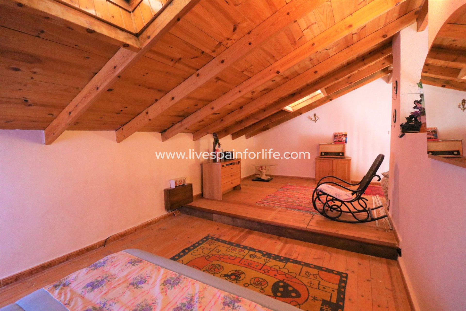 Resale - Country Property -
Dolores